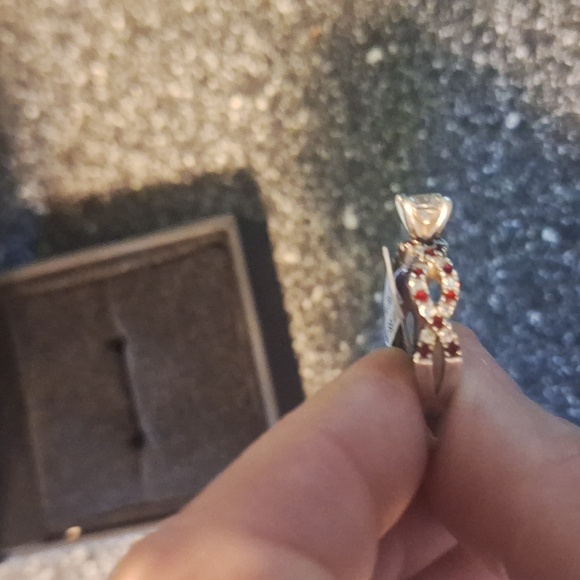 Engagement ring - Picture 2 of 7